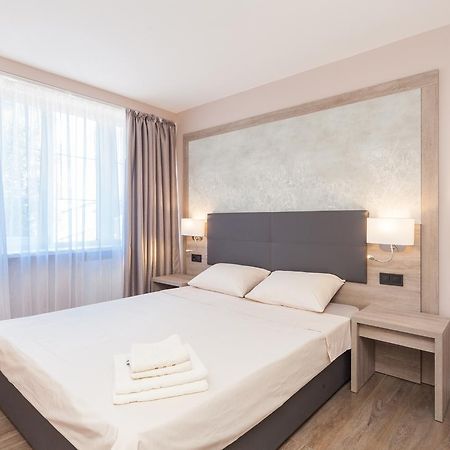 New Vip Aparts Deribasovskaia Odesa Exterior photo