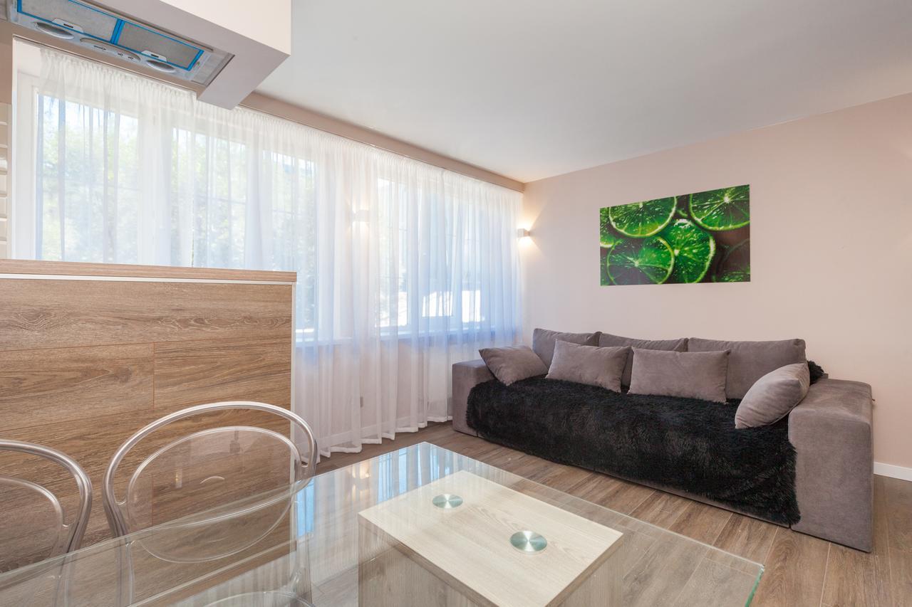 New Vip Aparts Deribasovskaia Odesa Exterior photo